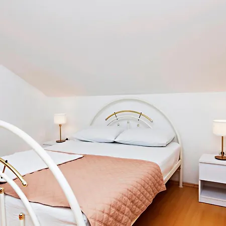 Appartement With Parking Space Jadrija, - 23947 Šibenik
